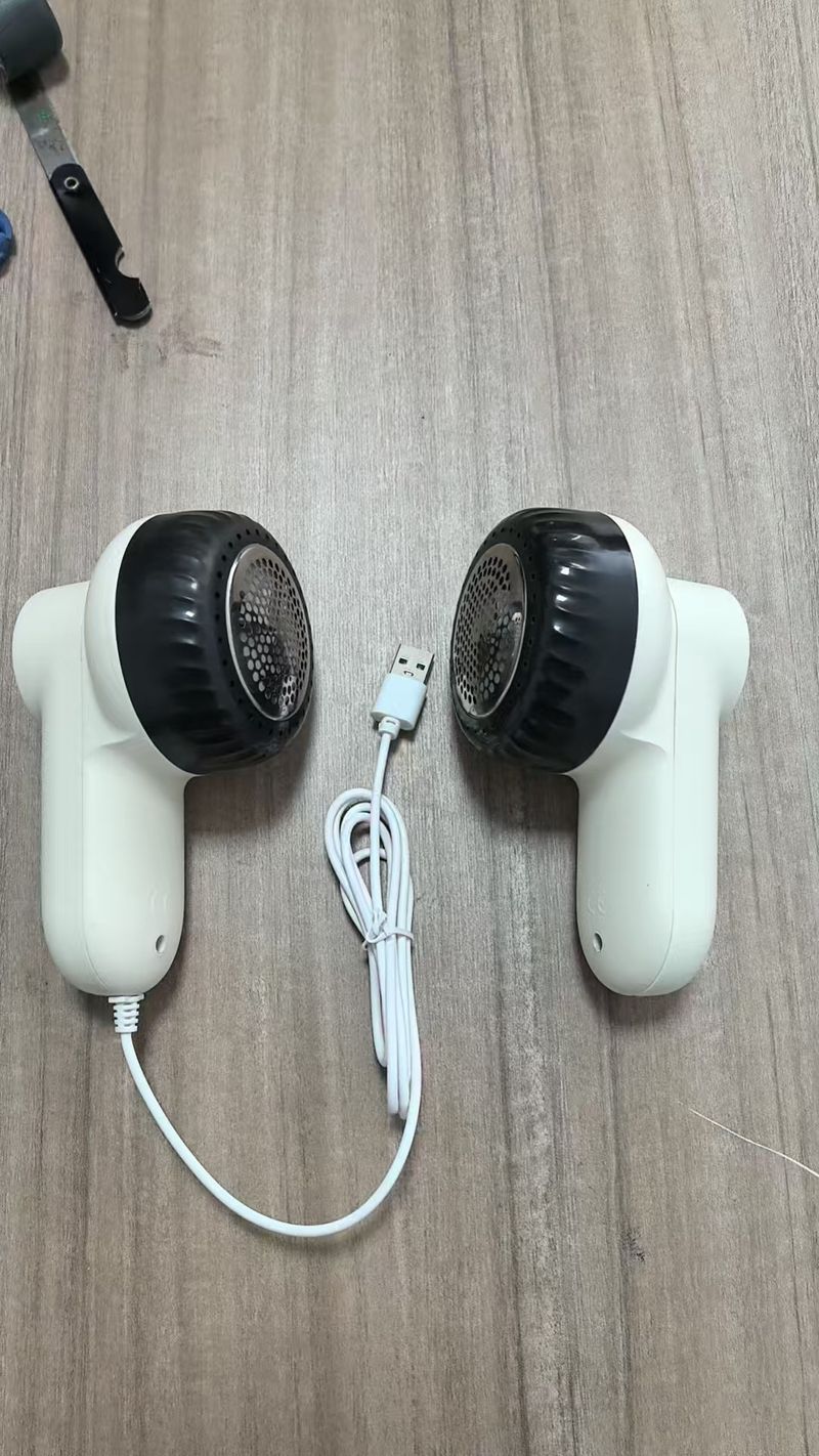 Fabric Shaver - Electric Lint Remover With 3 Blades | Portable Clothes Shaver (Beige, Plug-in & Rechargeable Models Available)_voghion.com