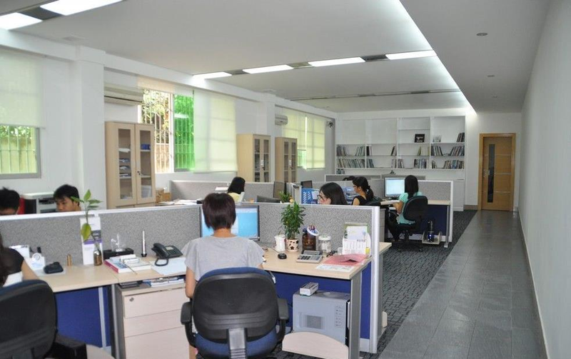 2023 Engros sommerblomst til mænd af høj kvalitet skjorter med print afslappet skjorte langærmede kjole skjorter413_voghion.com