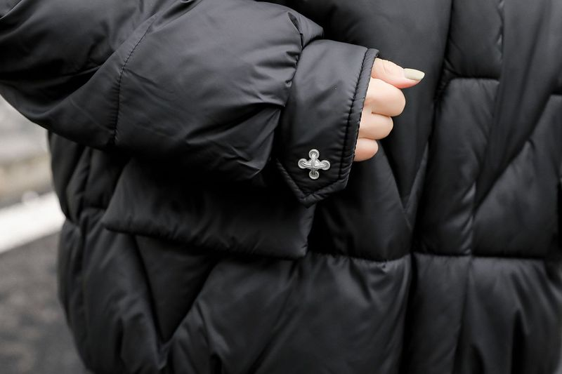 Women's Black Thick Woolen Collar Loose With Long-sleeved Padded Jacket_voghion.com
