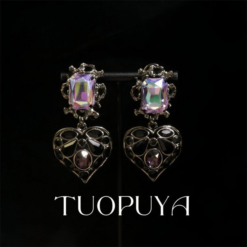 2025 New Diamond-Encrusted Heart Square Necklace High-End Fashion Collarbone Chain Niche Exaggerated Jewelry_voghion.com