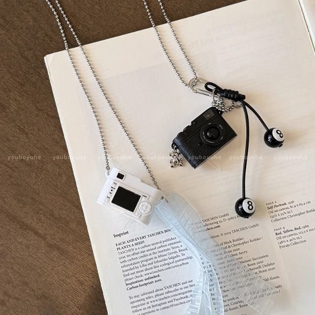 Hip Hop Flash Camera Necklace Long Pendant Ins Personality Versatile Clubbing Sweater Chain Unisex Couple Accessories_voghion.com