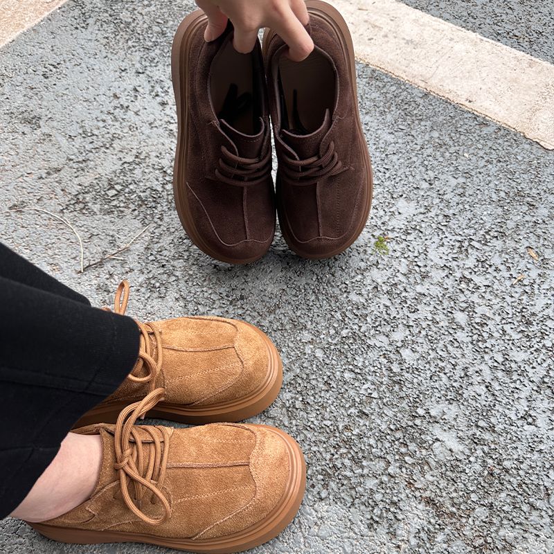Herbst und Winter Neue Retro-Freizeitschuhe mit dicker Sohle für Damen, Schnürschuhe aus braunem Wildleder, Dekoration mit einfachem Struktur-Nähmuster_voghion.com