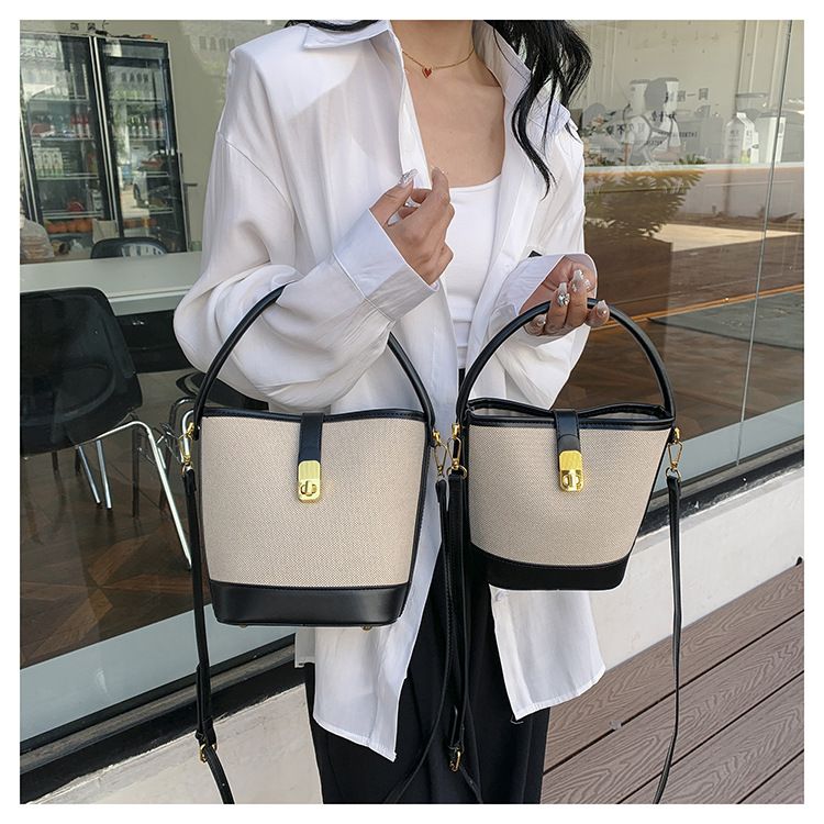 2024 nieuwe tas dames trendy en modieuze draagbare emmertas met klein ontwerp contrasterende kleur splitsen enkele schouder crossbody tas_voghion.com