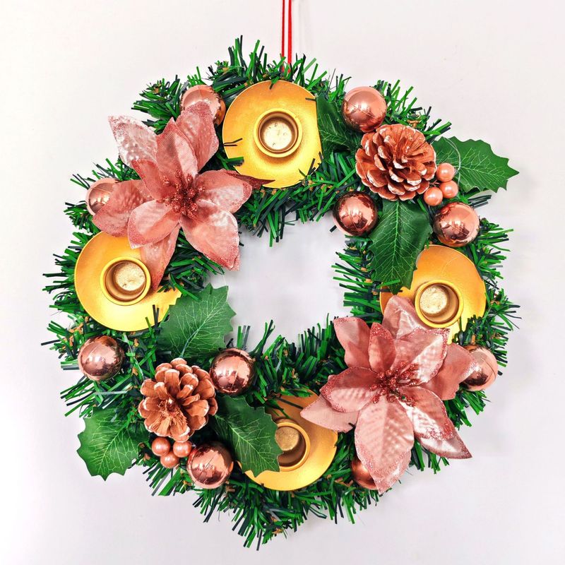 Couronne élégante de bougeoirs de Noël ornée de baies rouges et de pommes de pin, centre de table festif de 30 cm pour la décoration des fêtes._voghion.com