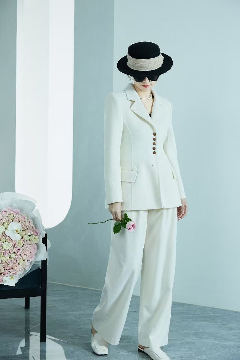 Tongxiang 2025 Neue doppelseitige Wollanzugjacke für Damen mit langen Ärmeln und Revers, elegante und leistungsfähige doppelseitige Wolljacke_voghion.com