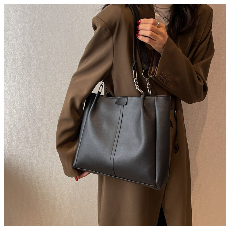 Borsa tote estiva alla moda 2023 da donna di grande capacità per studenti universitari, borsa da pendolare con una spalla, shopping_voghion.com