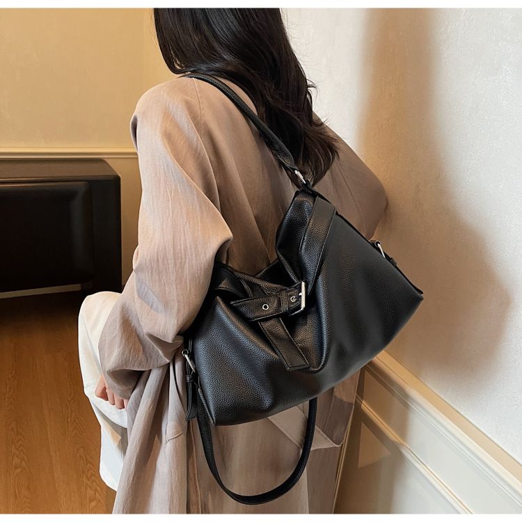 Sac fourre-tout tendance pour femme, grande capacité, en PU souple, avec fermeture éclair, pour un usage quotidien, disponible en noir, beige, marron et argent._voghion.com