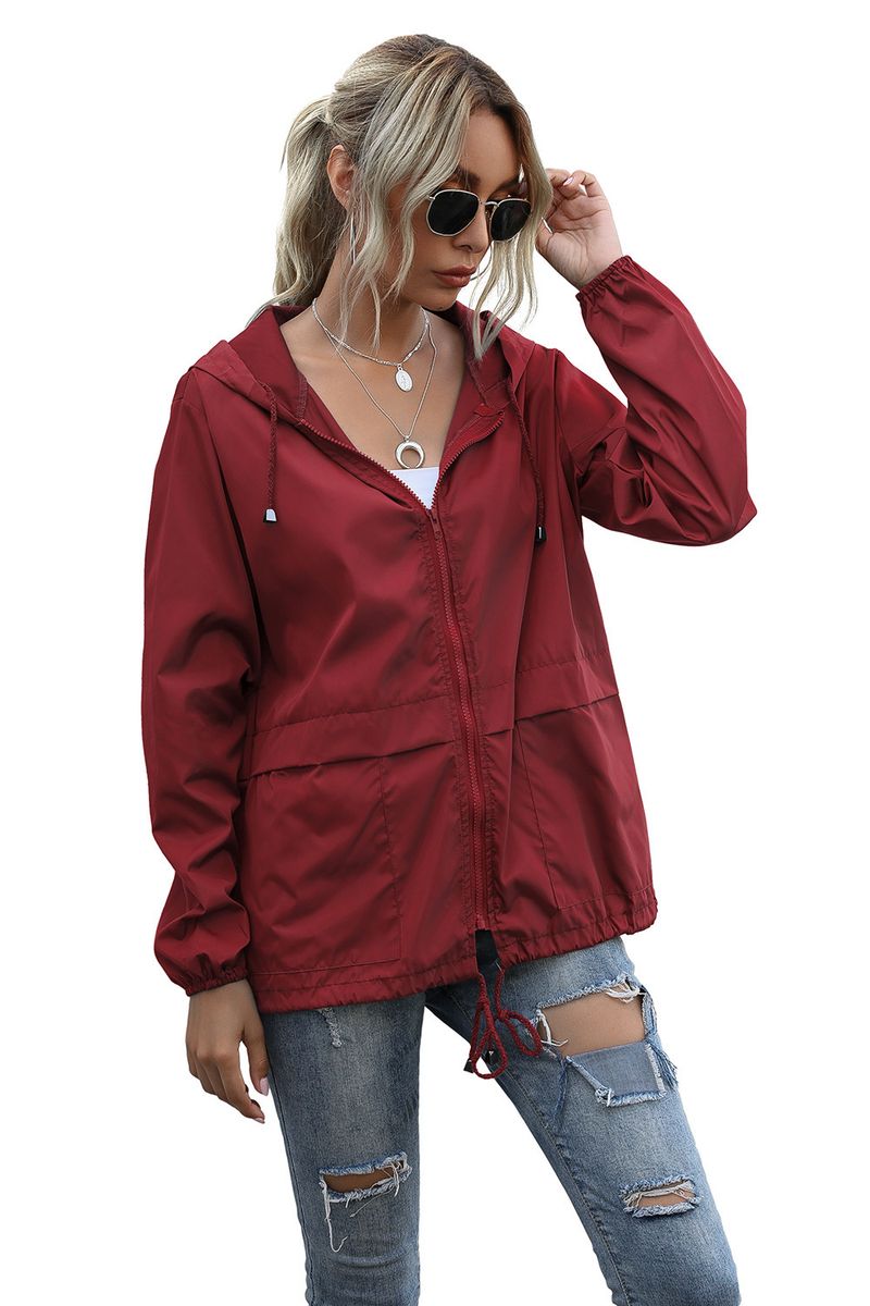 Chaqueta impermeable ligera con capucha y cremallera para mujer para senderismo al aire libre, disponible en stock_voghion.com