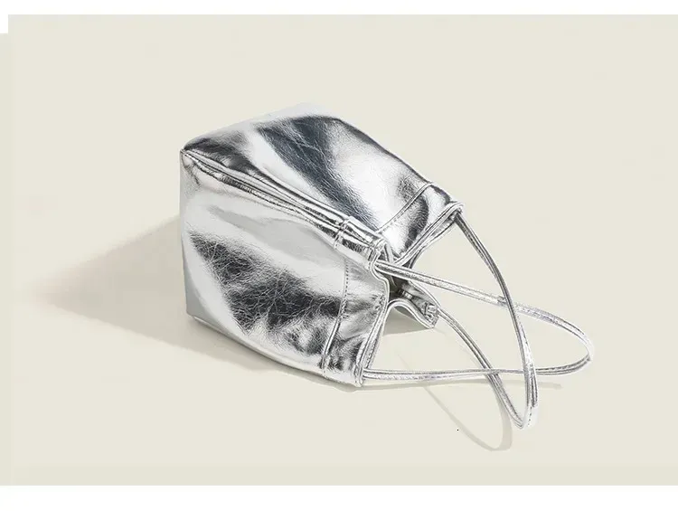 Womens Silver Bucket Bag 2024 Fashionable Simple Lunch Box Niche Western Texture Handheld Small 250314l_voghion.com
