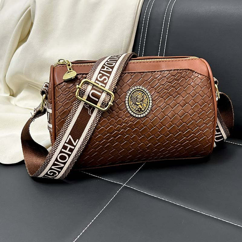 Kožená dámská taška Crossbody Polštář Barrel Woven_voghion.com