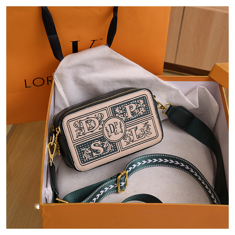 2024 Moda Nuovo Stile Lettera Cinghia Larga Singola Tracolla Incrociata Borsa Quadrata Piccola da Donna Semplice_voghion.com