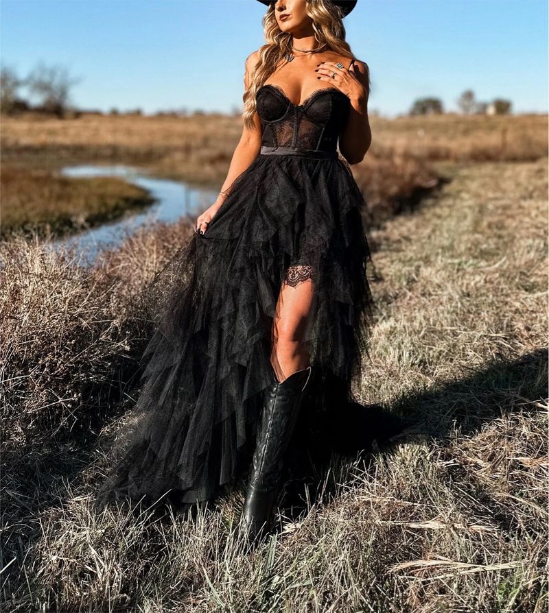 Damenbekleidung Dramatisches Korsett-Spitzen-Maxikleid – Langes Abendkleid aus transparentem Netzstoff mit trägerlosem Ausschnitt, romantisch und ausgefallen_voghion.com