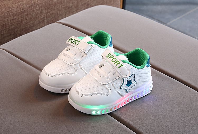 Chaussures de sport lumineuses pour enfants, édition coréenne, petites étoiles blanches à cinq branches, chaussures de marche pour bébés étudiants, nouvelle collection 2024_voghion.com