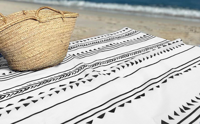 110 × 118inch Extra Large Waterproof Sandproof Blanket, 8 Adults, Outdoor Beach Mat With Stakes And 4 Corner Pockets,_voghion.com