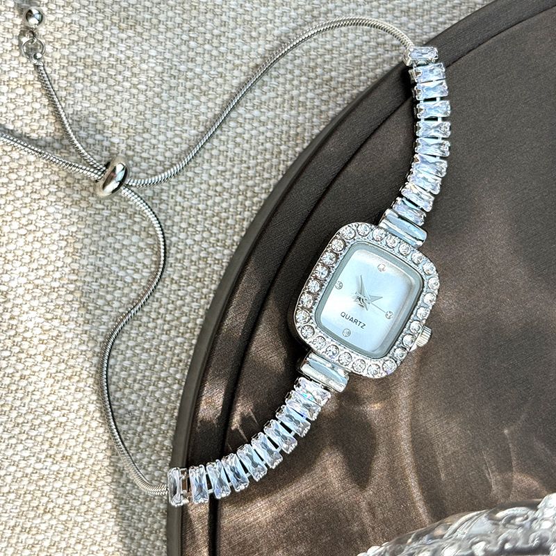 Damenarmbanduhren Zirkon Kleine Zuckerwürfel-Armbanduhr Ausziehbare Lazy Watch Außenhandel Grenzüberschreitende farbige Diamant-Damenquarzuhr_voghion.com