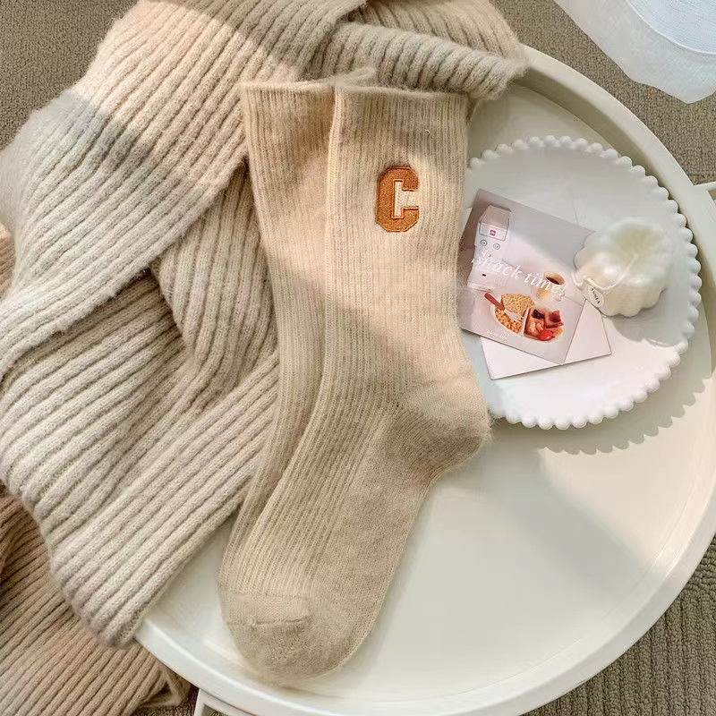 Light Luxury Casual Trend Bacta Unisex Letters Sweatproof Anti-sniffing Anti-friction Autumn and Winter Thickened Cotton Socks_voghion.com