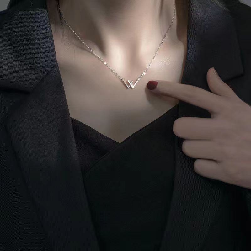 S Silver Luxury Necklace Versatile Trendy Collar Female Butterfly Simple Small, High end, and Elegant Sweater Chain_voghion.com