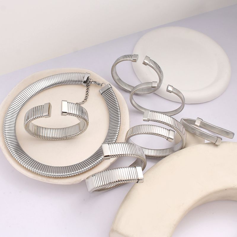 Damen Schmuckset Mode Offene Armbänder Personalisierte Breite Version Schlichter Ringkragen Punk Stil Schmuckset Weiblich_voghion.com