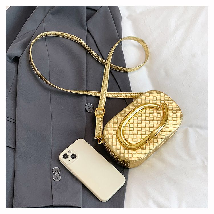 Borsa a tracolla versatile trapuntata da donna, nuova, alla moda, in acrilico, modello 2025, con conchiglia irregolare_voghion.com