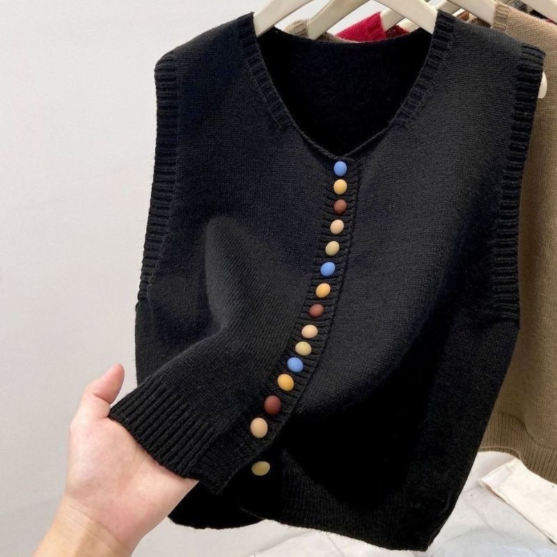 Modische Strickweste für Damen mit Regenbogenknöpfen; ideal zum Überziehen über einen Pullover._voghion.com