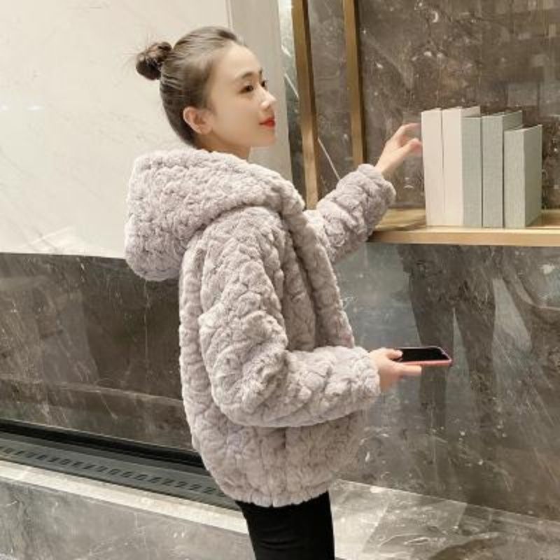 Nuovo cappotto corto con cappuccio in pelliccia di coniglio Rex spesso 2025 per donna, versatile, in lana di agnello, stile coreano, casual_voghion.com