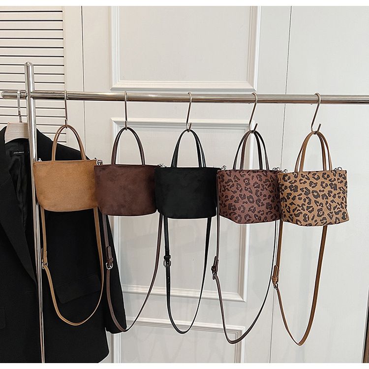 Advanced niche autumn/winter 2024 new trend leopard print crossbody for women, hand-held work bucket bag_voghion.com