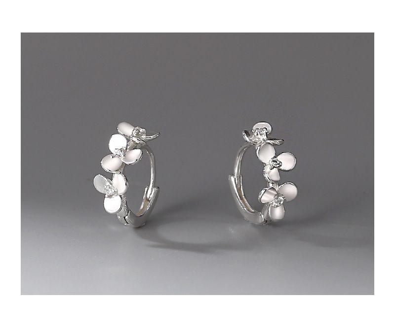 Minimalistische Ohrstecker aus S999 Sterlingsilber mit kleinen Blumen - Eleganter, zierlicher Ohrschmuck für Frauen im Alltag_voghion.com