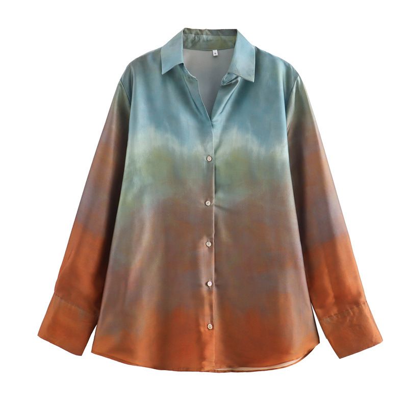 Abbigliamento da donna, camicia ampia, top, pantaloni, tailleur, in raso di seta con texture sfumata e stampa tie-dye_voghion.com