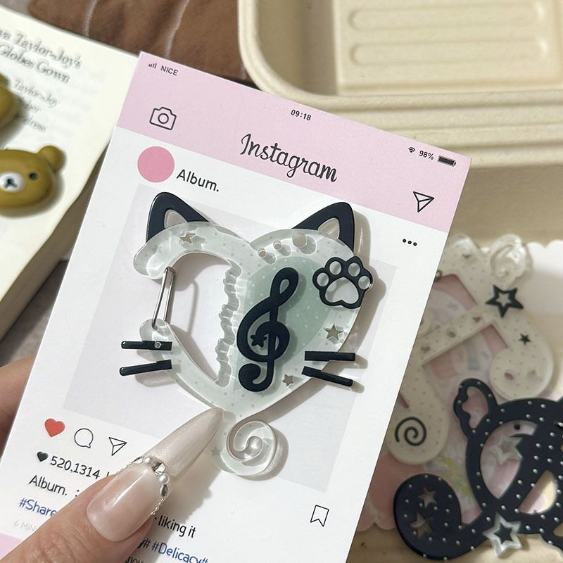 Multifunctional Keychain Cartoon Shape Alien Mountaineering Buckle_voghion.com