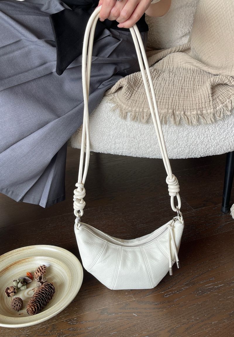 Sac bandoulière pour femme, cuir de vachette, sac d'angle en cuir de vache_voghion.com