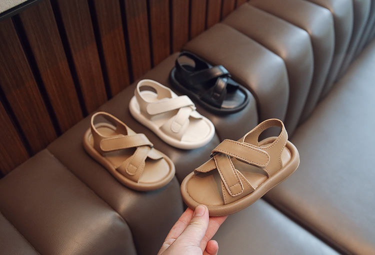 2024 Sandali versatili per bambini semplici alla moda da spiaggia della nuova ragazza estiva 2024 Scarpe singole di marca alla moda con suola morbida_voghion.com