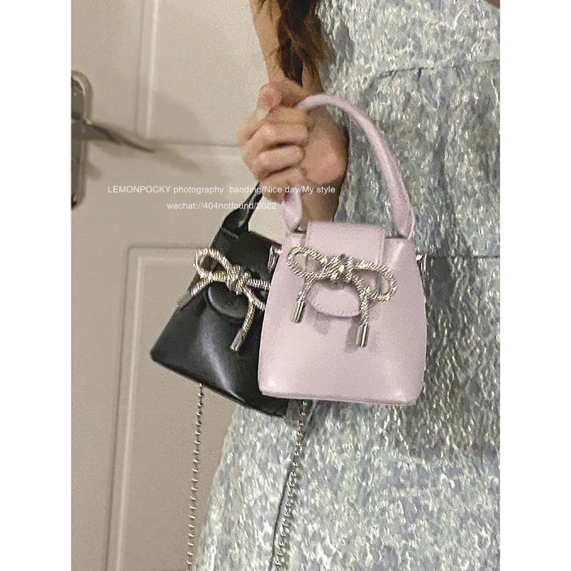 Bolsa de mão Sweet Bow para mulheres 2023 Nova versão coreana Bolsa transversal versátil com corrente Bolsa de noite_voghion.com