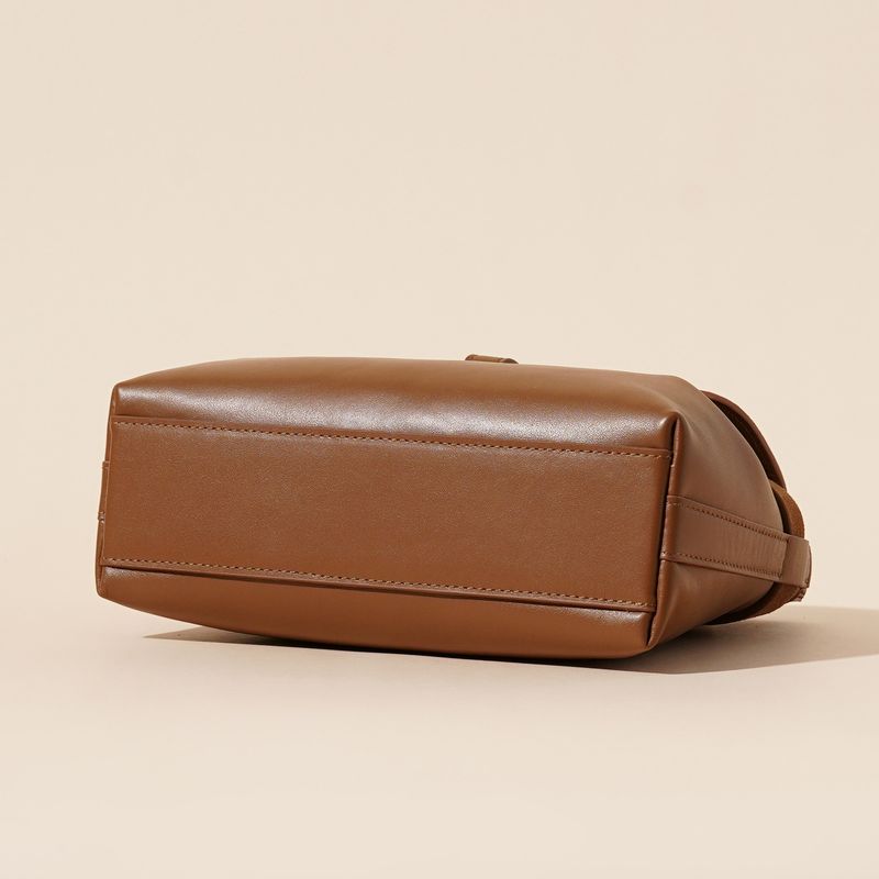 winter New 2025 Head Layer Cowhide Leather Women's Hand Back Suede Simple Texture Commuter Carry Bag_voghion.com