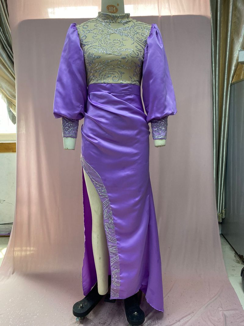 2024 Neues Abendkleid mit Prinzessinnen-Ärmeln, umwickelter Hüfte und langem Schleppende, goldfarbenem Spritzwasser_voghion.com