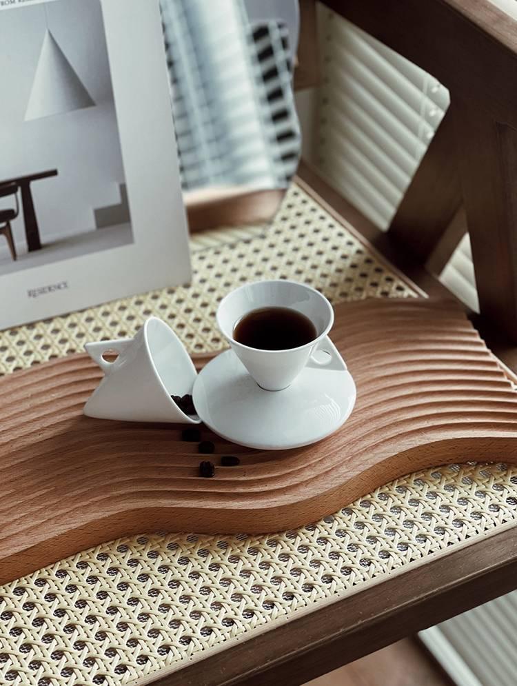 Tazza da caffè in stile retrò, in porcellana ossea, a forma di cono triangolare, set di tazze e piattini da latte in ceramica retrò, tazza da caffè in porcellana ossea_voghion.com