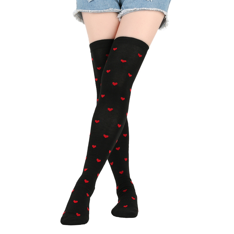 Valentine's Day dates will have over-the-knee stockings and love stockings_voghion.com