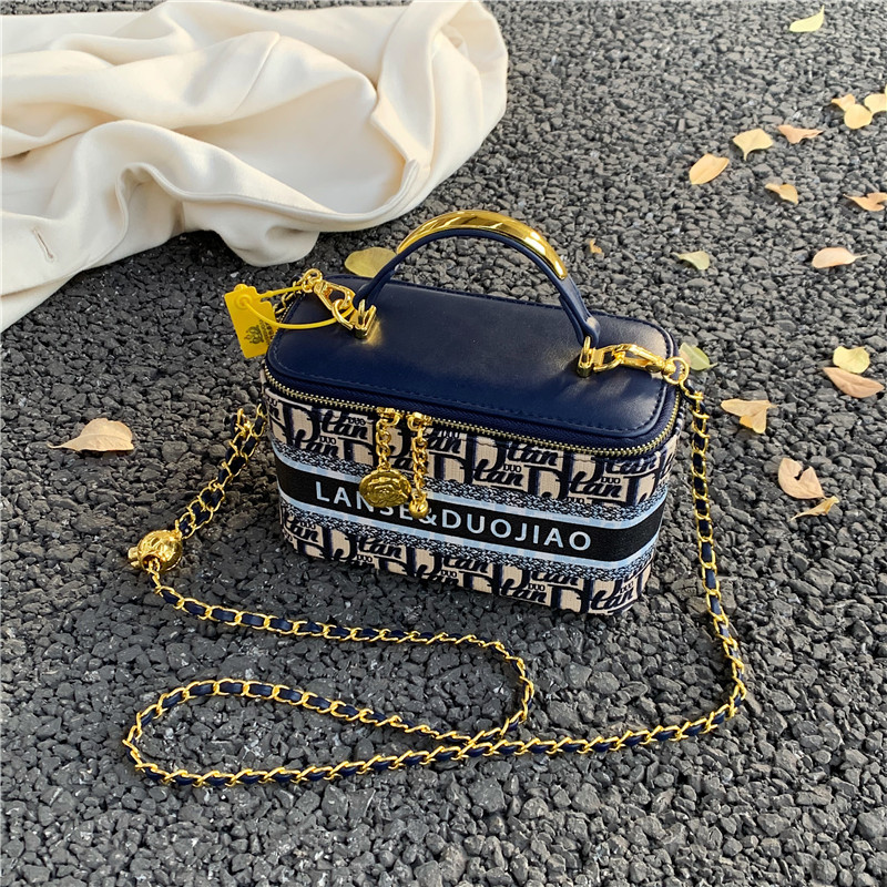 Hochwertige und Nischen-Designer-Box mit Aufdruck für Damen 2024 Neue Pendlertasche mit einer Schulter und kleiner quadratischer Umhängetasche_voghion.com