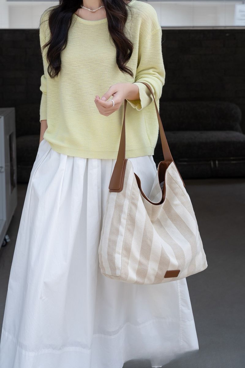 Striped Canvas Shoulder Cowhide Large Capacity Handbag_voghion.com