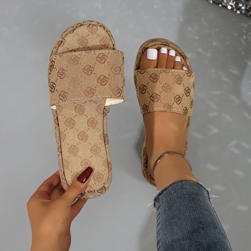 Pluss-suuruses kiilsandaalid, ühel real paksu tallaga, mood mugavad sandaalid naistele_voghion.com