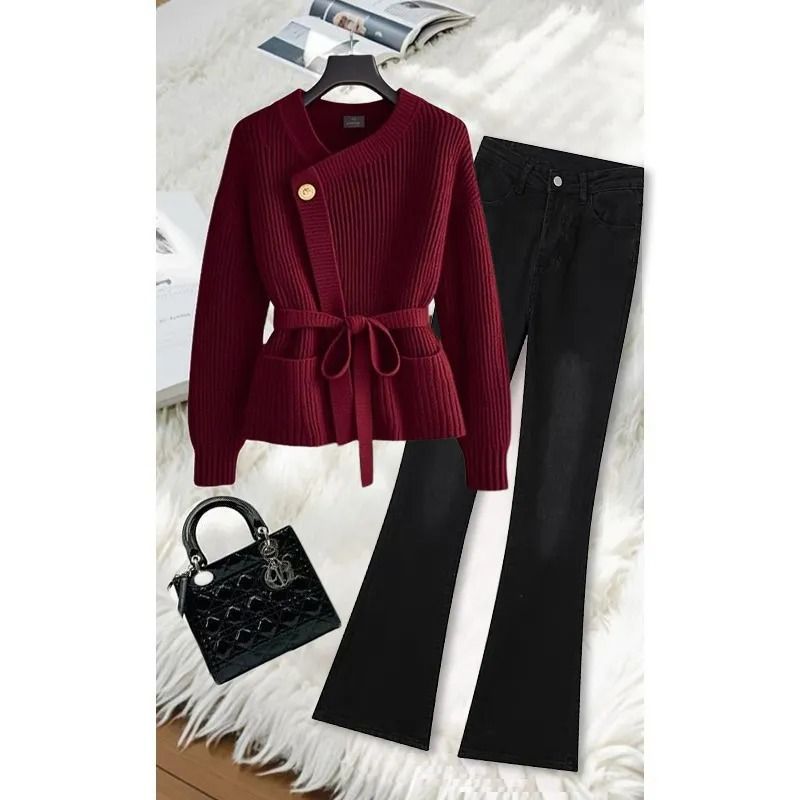 Damenbekleidung Koreanischer Herbst und Winter im neuen Stil, leichter Luxus, einzigartiger Strickpullover mit V-Ausschnitt, weibliche Mode, schwarze Schlaghose, zweiteiliger Anzug, trendig_voghion.com