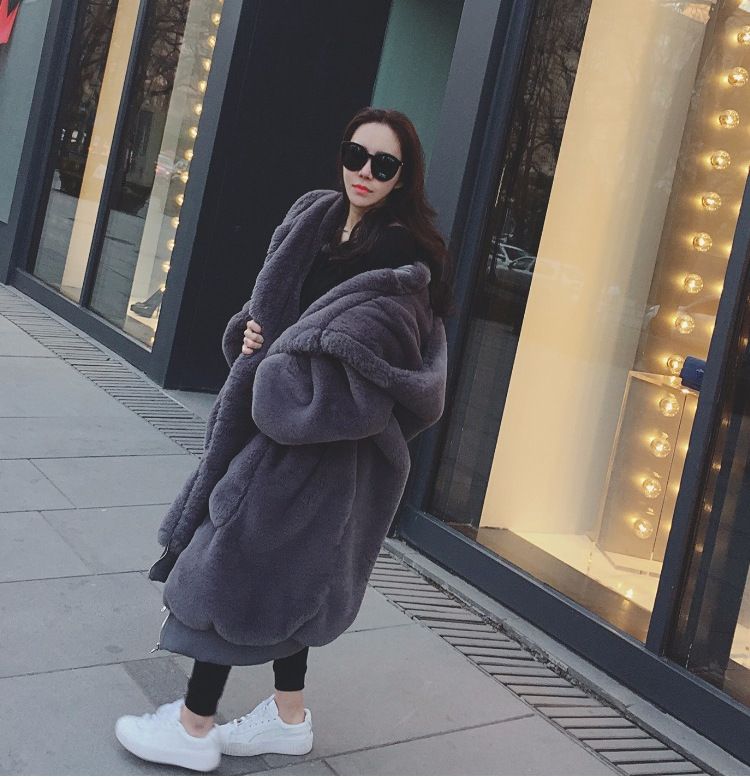 "Women's Long Plush Faux Fur Coat With Hood, Winter Warm Oversized Streetwear Jacket, Soft Cozy Outerwear For Casual Chic Style"_voghion.com