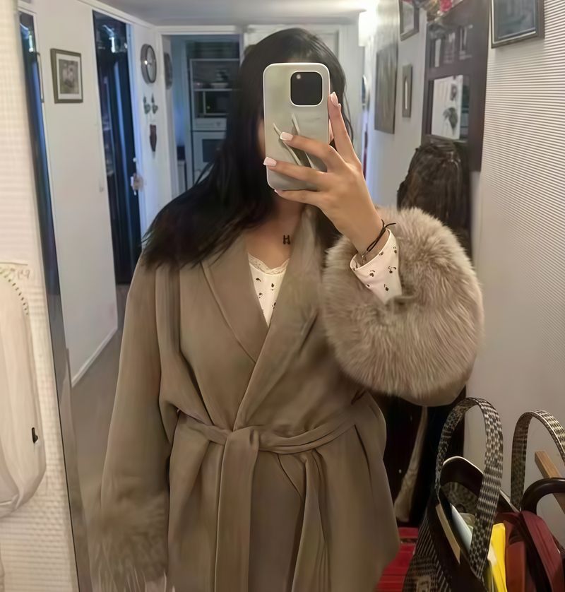 Trenchcoat aus Wollmischung – Langer Damenmantel mit übergroßem Revers und Gürteldetail für elegante und lässige Kleidung_voghion.com