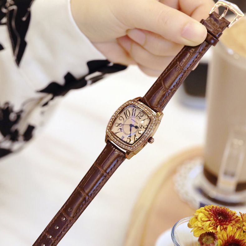 Square Personalized Fashion Calendar Women's Simple and Trendy Large Digital Scale Belt Waterproof Quartz Watch_voghion.com