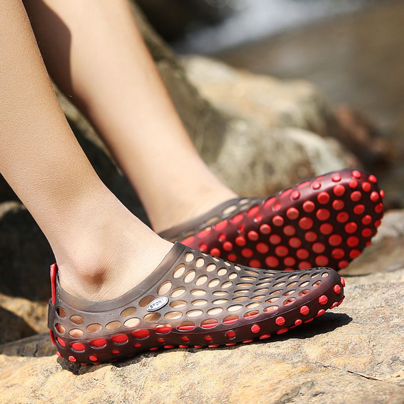 2024 Sommer und Herbst Hohl Kunststoff Jelly Clogs Paar Strand Casual Wasserschuhe_voghion.com