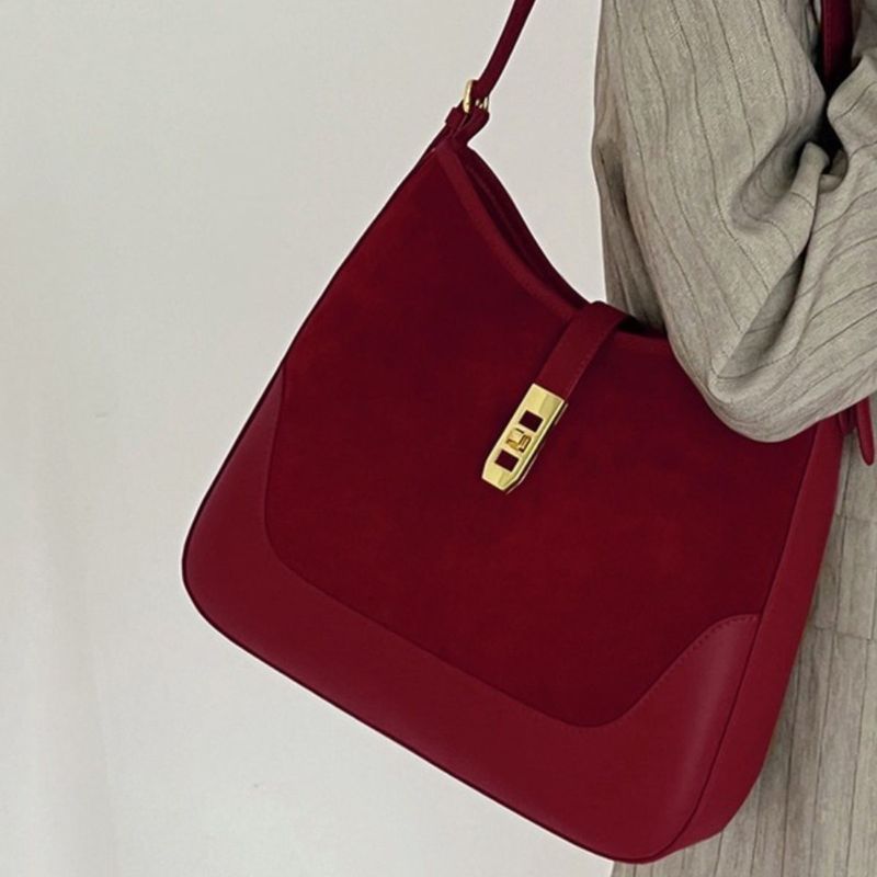 High-End-Brauthochzeits-Damen-Schultertasche aus rotem Samt 2025 Neue große Kapazität Brautjungferntasche_voghion.com