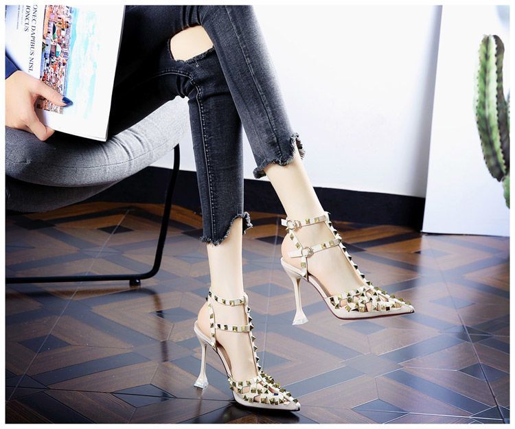 Römische Nieten im Hohlzehen-Design mit T-förmiger Schnalle, Sandalen mit spitzen Zehen und dünnem Absatz, Bankett-High-Heels für Damen_voghion.com