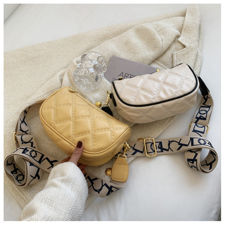 Damentaschen Neu 2023 Frischer Stickgarn-Trend Damentaschen Aolid-Farbdiamanttasche Damen breiter Schultergurt Nischensatteltasche_voghion.com