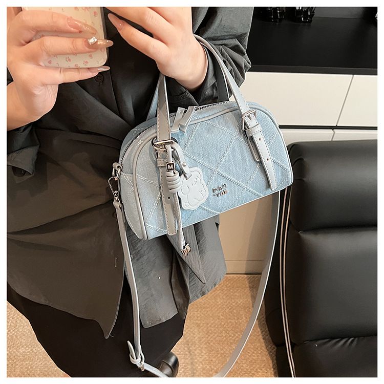 Borsa da donna con design di nicchia, ricamo a diamante, borsa in denim azzurro chiaro, borsa a tracolla da donna, borsa a cuscino_voghion.com