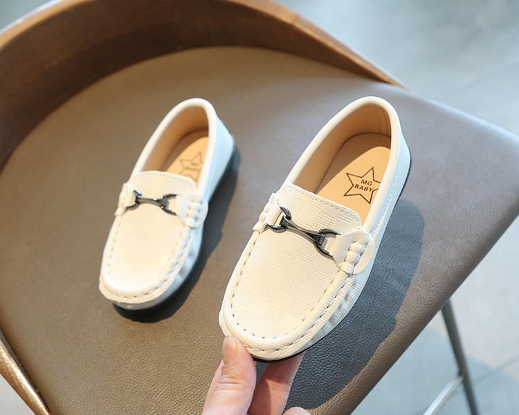 Kinderkleding Jongens en Meisjes Mocassins Zomer Nieuwe Mode Metalen Gesp Schoenen Zachte Bodem Ronde Neus Instappers Sportschoenen Voor Kinderen_voghion.com