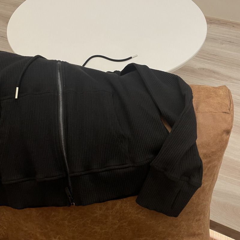 Felpa con cappuccio corta dimagrante con cerniera e motivo a strisce nere e grigie, stile americano/autunno_voghion.com